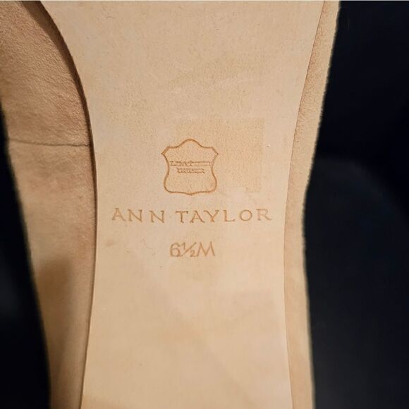 ANN TAYLOR Nude Suede Heels - Size 6 1/2 - Picture 8 of 8